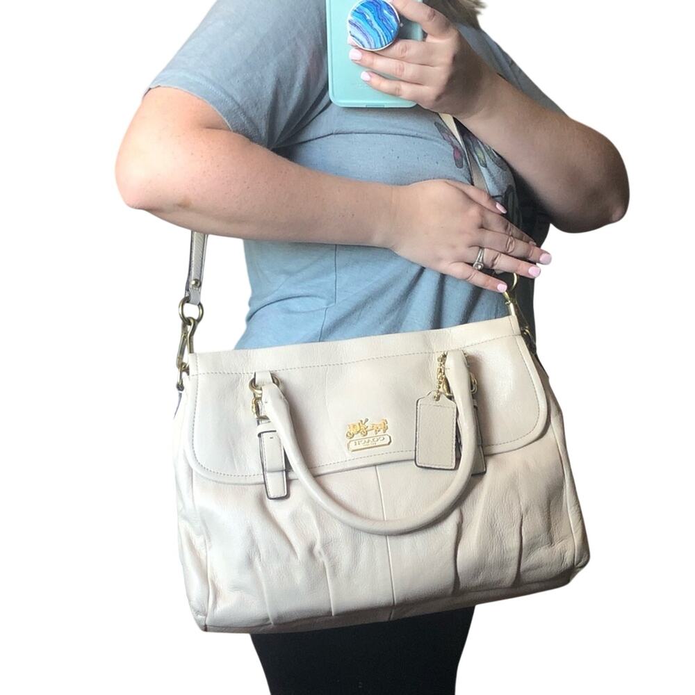 Coach Leather Flap Madison bag - Picture 2 of 13